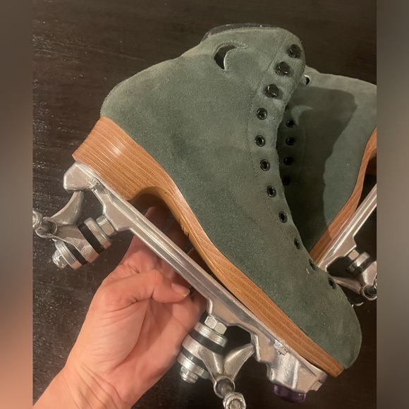 Emerald Moonlights - Picture 3 of 6